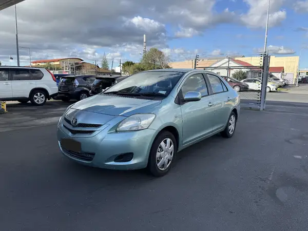 2006 Toyota Belta Carousel 8