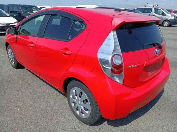 2014 Toyota Aqua Carousel 2