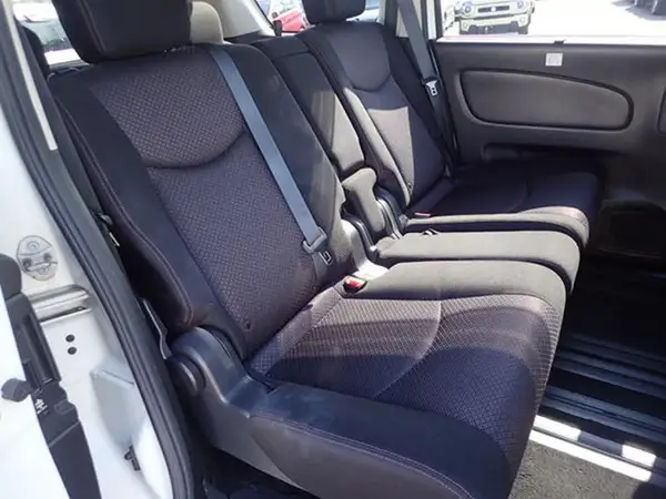 2012 Nissan Serena HighwayStar S-Hybrid Carousel 5
