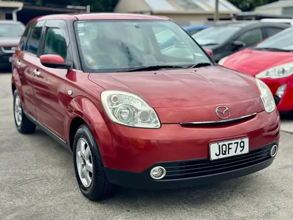 2005 Mazda Verisa Carousel 1
