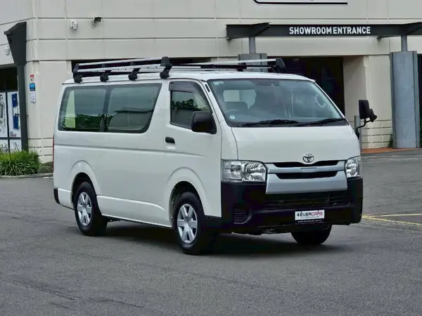 2018 Toyota Hiace 2.0 Petrol Low Kms Carousel 6