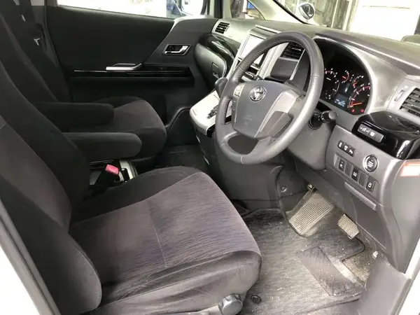 2012 Toyota Vellfire Carousel 2