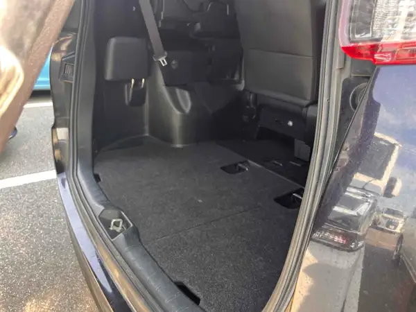 2015 Toyota Esquire Carousel 4