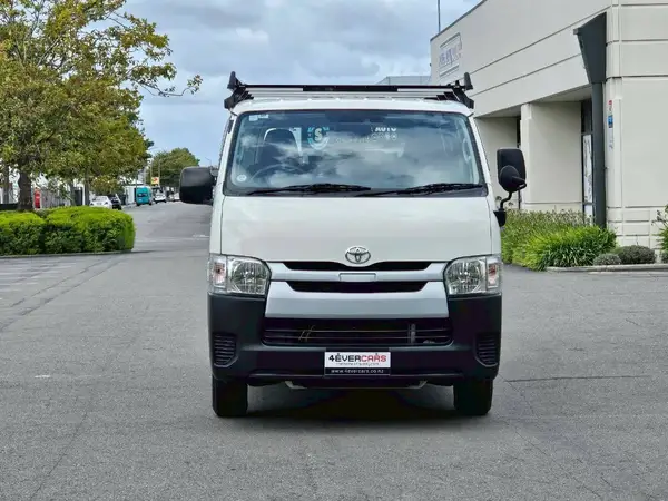 2018 Toyota Hiace 2.0 Petrol Low Kms Carousel 5