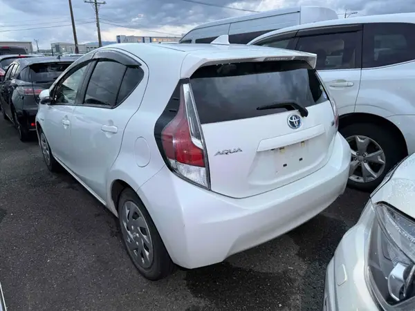 2016 Toyota Aqua Carousel 4