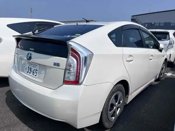 2013 Toyota Prius Carousel 3