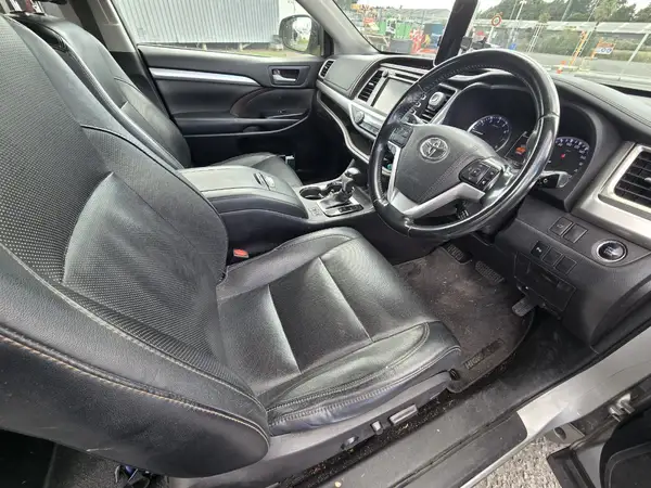 2017 Toyota Highlander Carousel 1