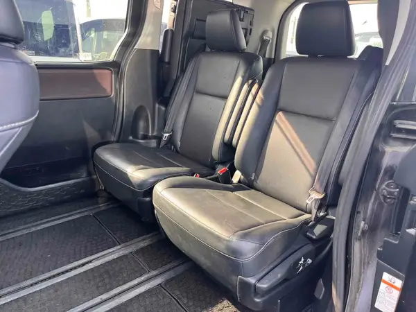 2015 Toyota Esquire Carousel 3
