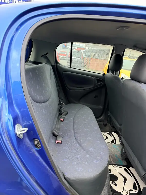 2001 Toyota Vitz Carousel 8