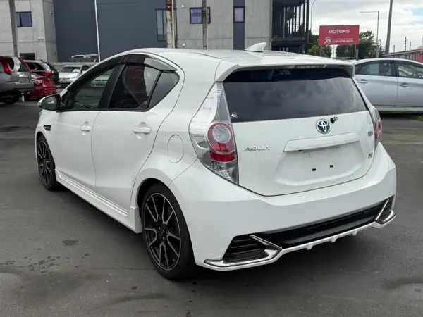 2014 Toyota Aqua Carousel 3