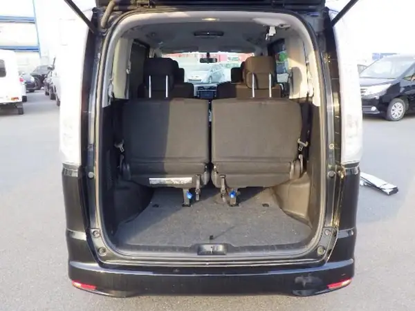 2013 Nissan Serena Carousel 1
