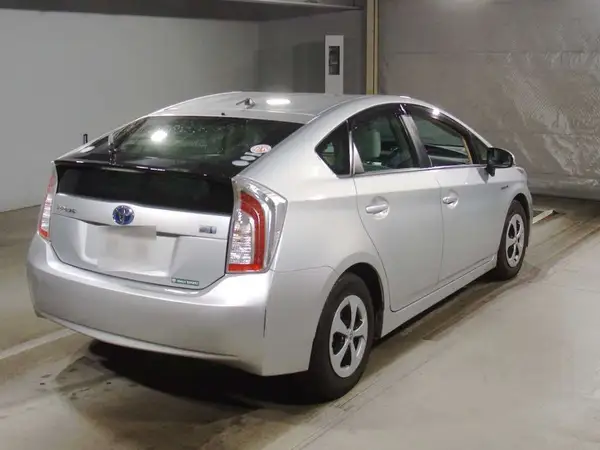 2012 Toyota Prius Carousel 2