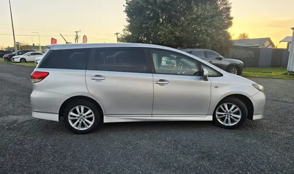 2009 Toyota Wish Carousel 7
