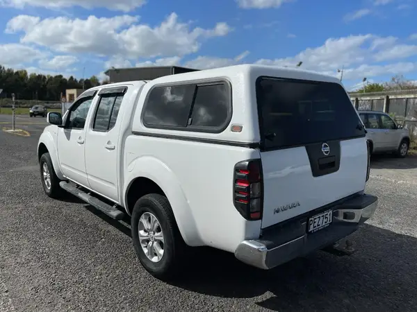 2012 Nissan Navara D/C 2.5D 4WD ST AT Carousel 2