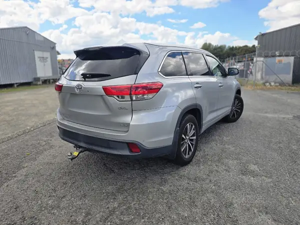 2017 Toyota Highlander Carousel 6