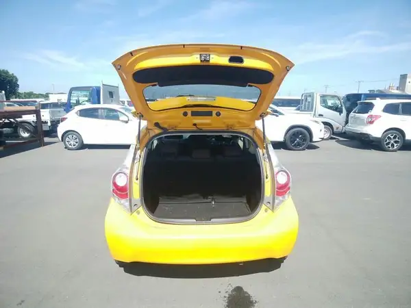 2013 Toyota Aqua Carousel 6