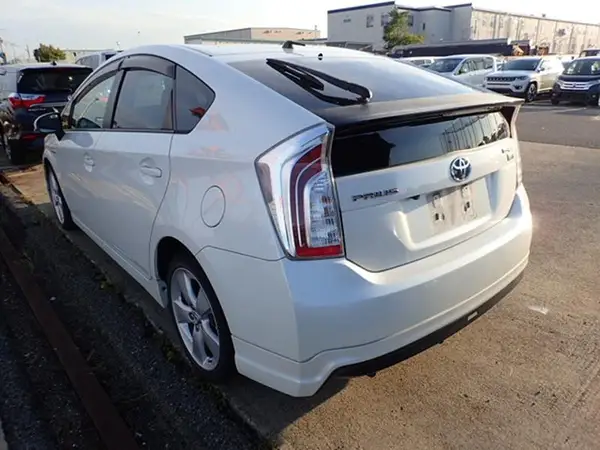 2012 Toyota Prius S Touring Saelection Carousel 3
