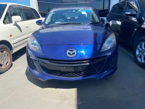 2013 Mazda Axela Carousel 3