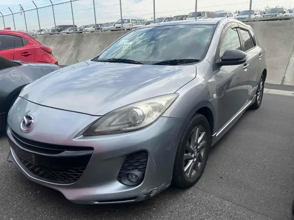 2013 Mazda Axela