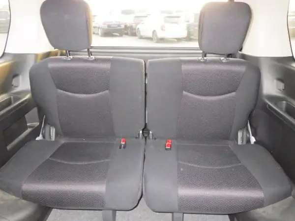 2013 Nissan Serena Carousel 3