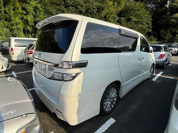 2012 Toyota Vellfire Carousel 1