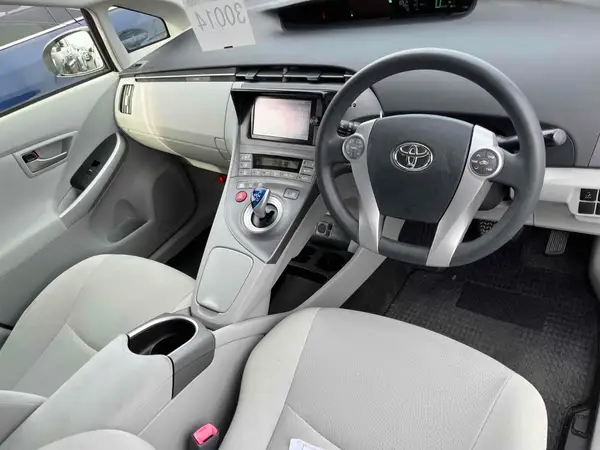 2012 Toyota Prius Carousel 2