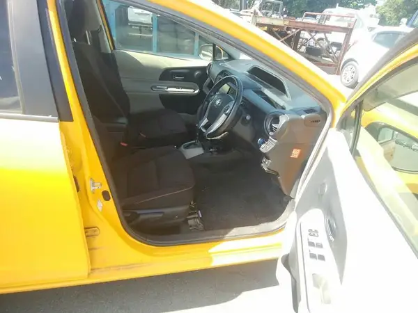 2013 Toyota Aqua Carousel 4
