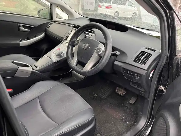2014 Toyota Prius Carousel 2