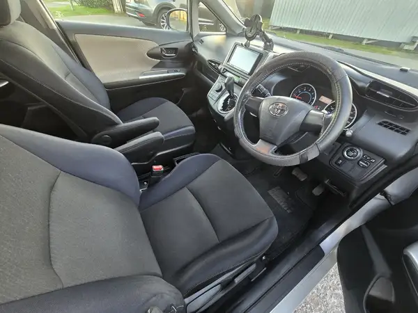 2009 Toyota Wish Carousel 8