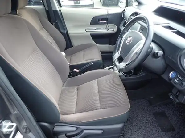 2012 Toyota Aqua Carousel 4