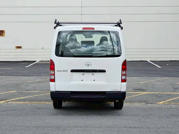 2018 Toyota Hiace 2.0 Petrol Low Kms Carousel 4