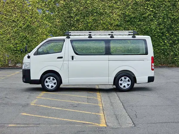 2018 Toyota Hiace 2.0 Petrol Low Kms Carousel 1