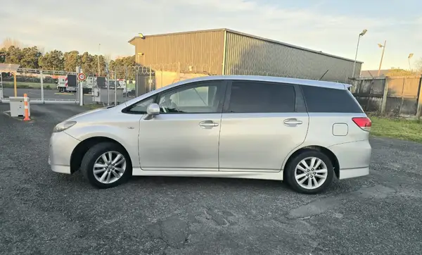 2009 Toyota Wish Carousel 1