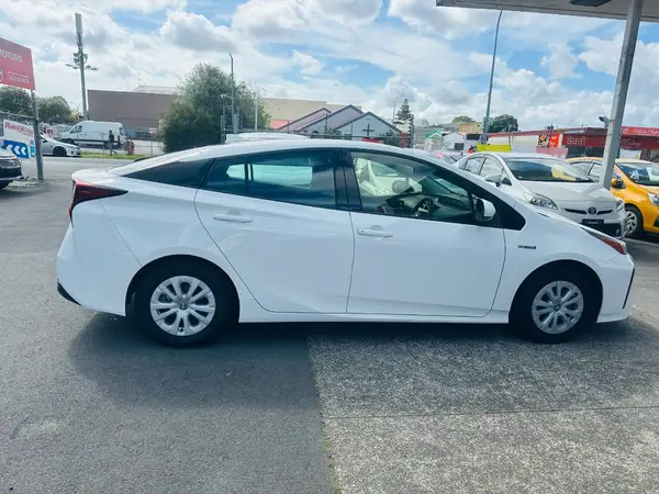 2019 Toyota Prius Carousel 5