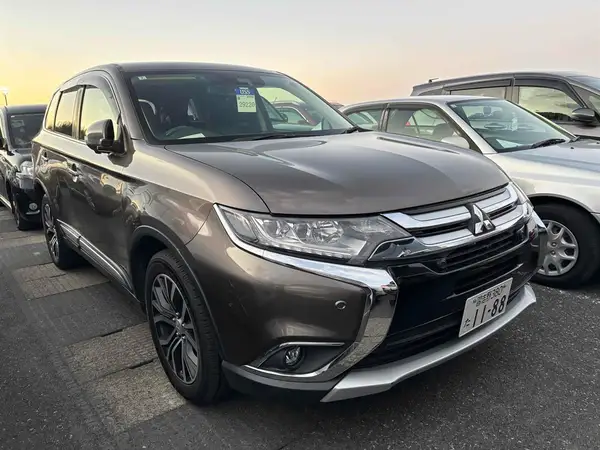 2018 Mitsubishi OUTLANDER 4WD 24G SAFETY PACKAGE