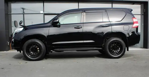 2017 Toyota LAND CRUISER PRADO TX Carousel 2