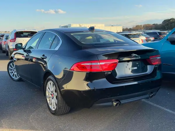 2019 Jaguar XE XE PURE Carousel 1