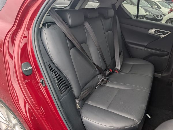 2012 Lexus CT200 h Carousel 9
