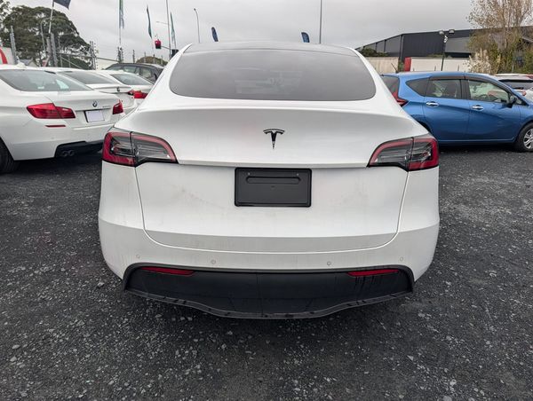 2022 TESLA Model Y Carousel 5