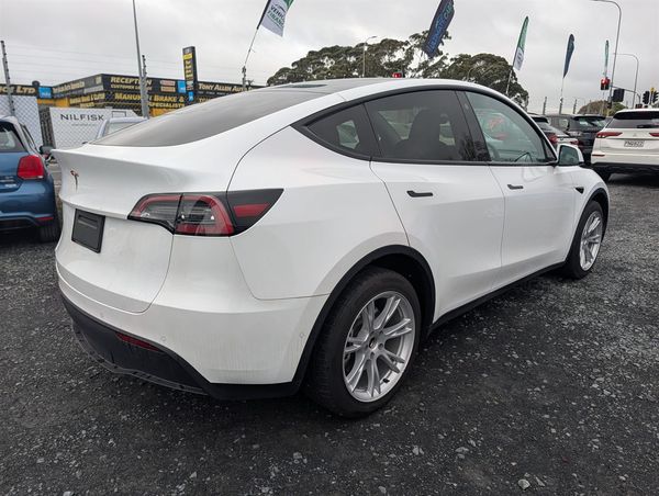 2022 TESLA Model Y Carousel 6