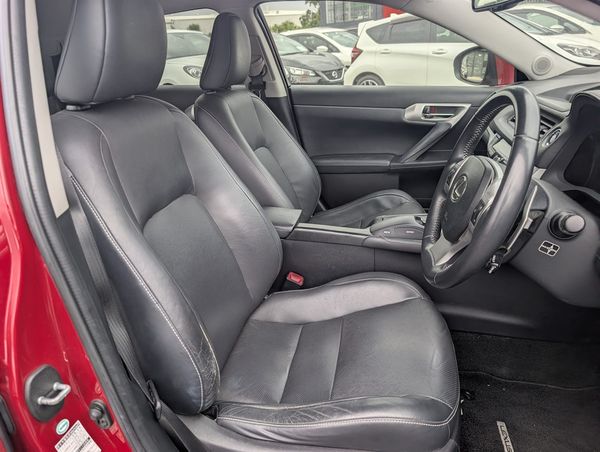 2012 Lexus CT200 h Carousel 8