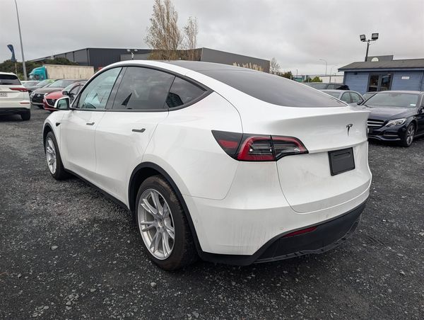 2022 TESLA Model Y Carousel 4