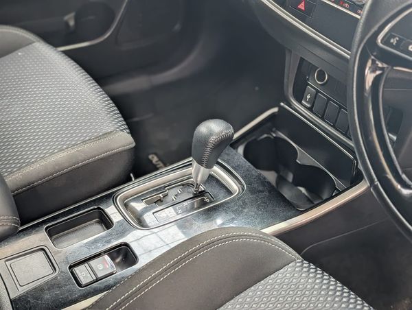 2022 Mitsubishi OUTLANDER Carousel 1