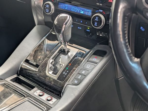 2016 Toyota Alphard Carousel 1