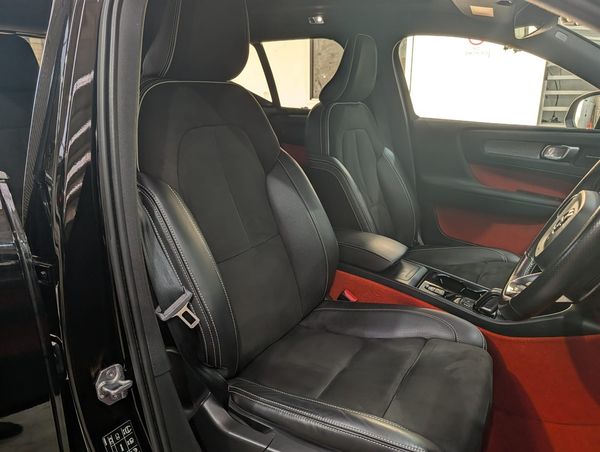 2018 Volvo XC40 4wd R Design T5 Carousel 1