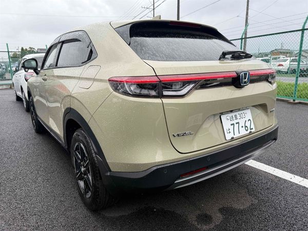 2022 Honda Vezel HEV X Carousel 1