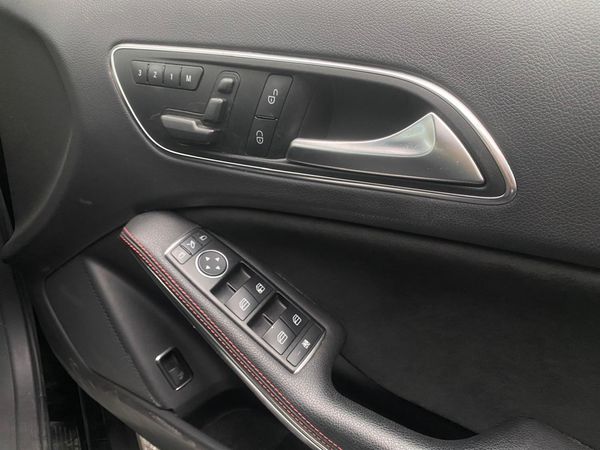 2014 Mercedes-Benz GLA250 Sport 4MATIC Carousel 4