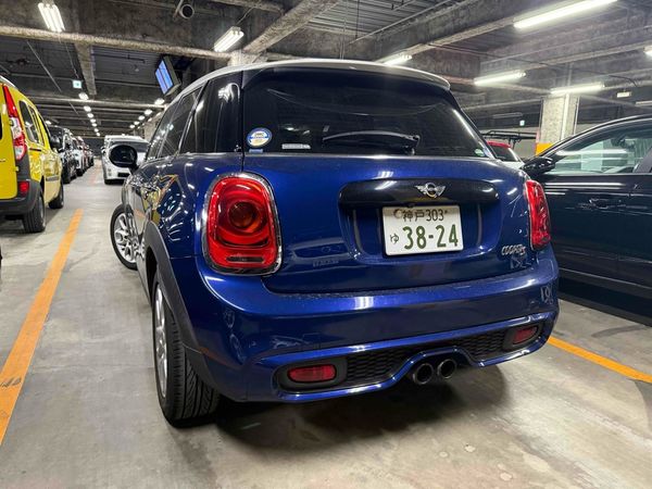 2015 Mini cooper Carousel 1