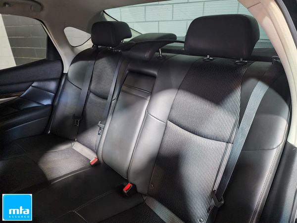 2011 Nissan Fuga Carousel 7