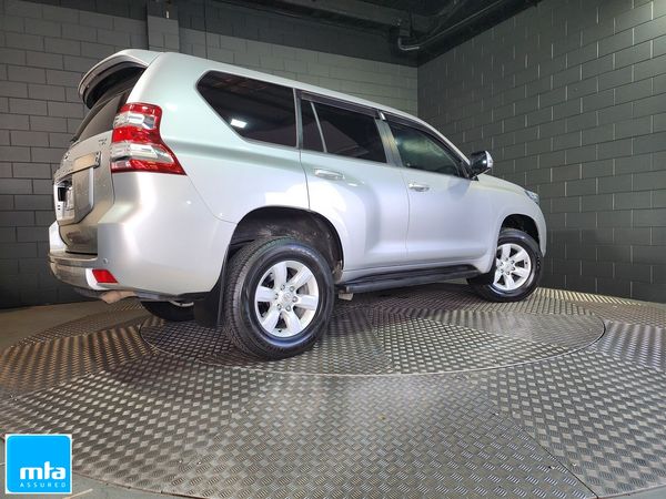 2015 Toyota Land Cruiser Prado Carousel 8